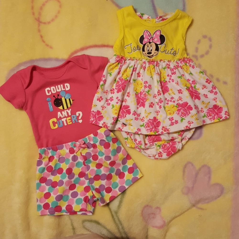 0-3 months  (2) 2 piece outfits